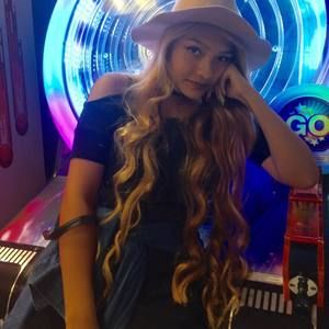 Meet your Posher, Gaby